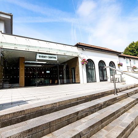 Hotel Crowne Plaza Gerrards Cross By Ihg Beaconsfield Exterior foto