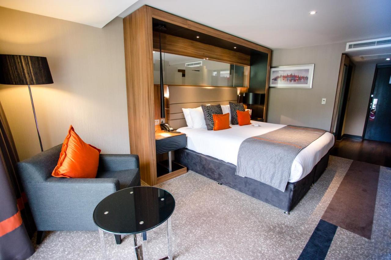 Hotel Crowne Plaza Gerrards Cross By Ihg Beaconsfield Exterior foto