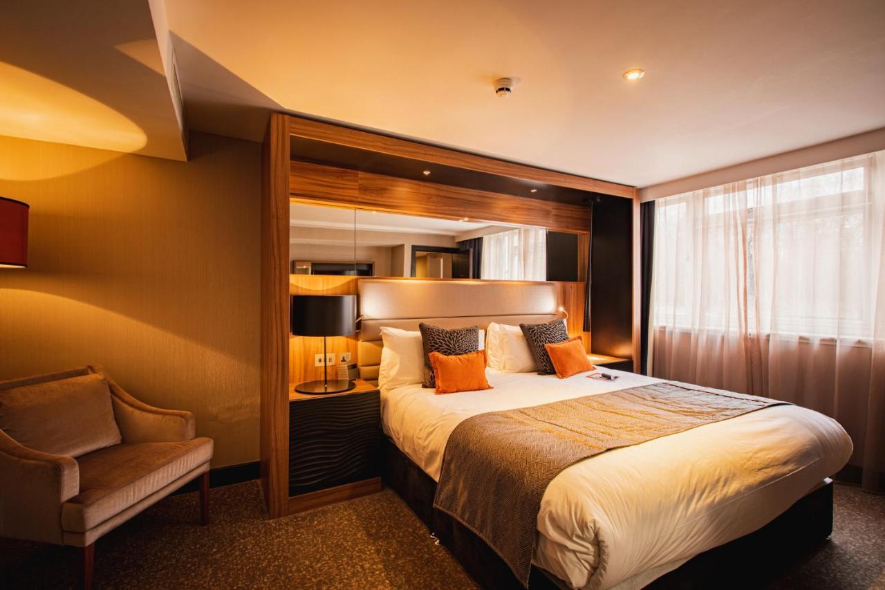 Hotel Crowne Plaza Gerrards Cross By Ihg Beaconsfield Exterior foto