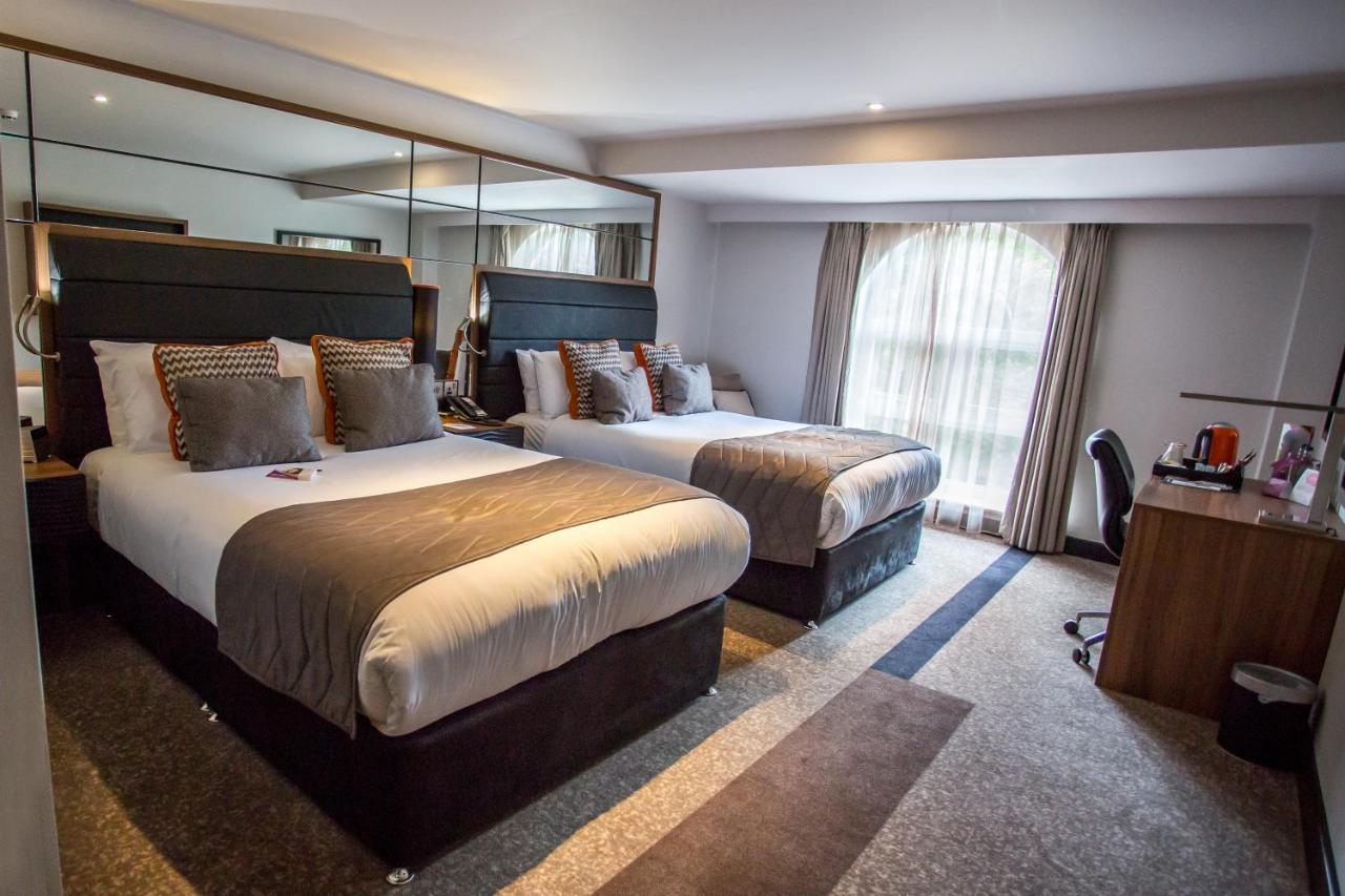 Hotel Crowne Plaza Gerrards Cross By Ihg Beaconsfield Exterior foto