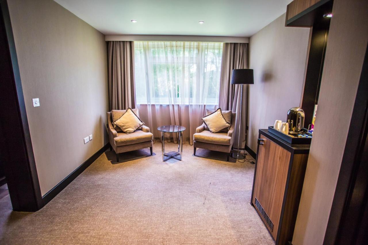 Hotel Crowne Plaza Gerrards Cross By Ihg Beaconsfield Exterior foto