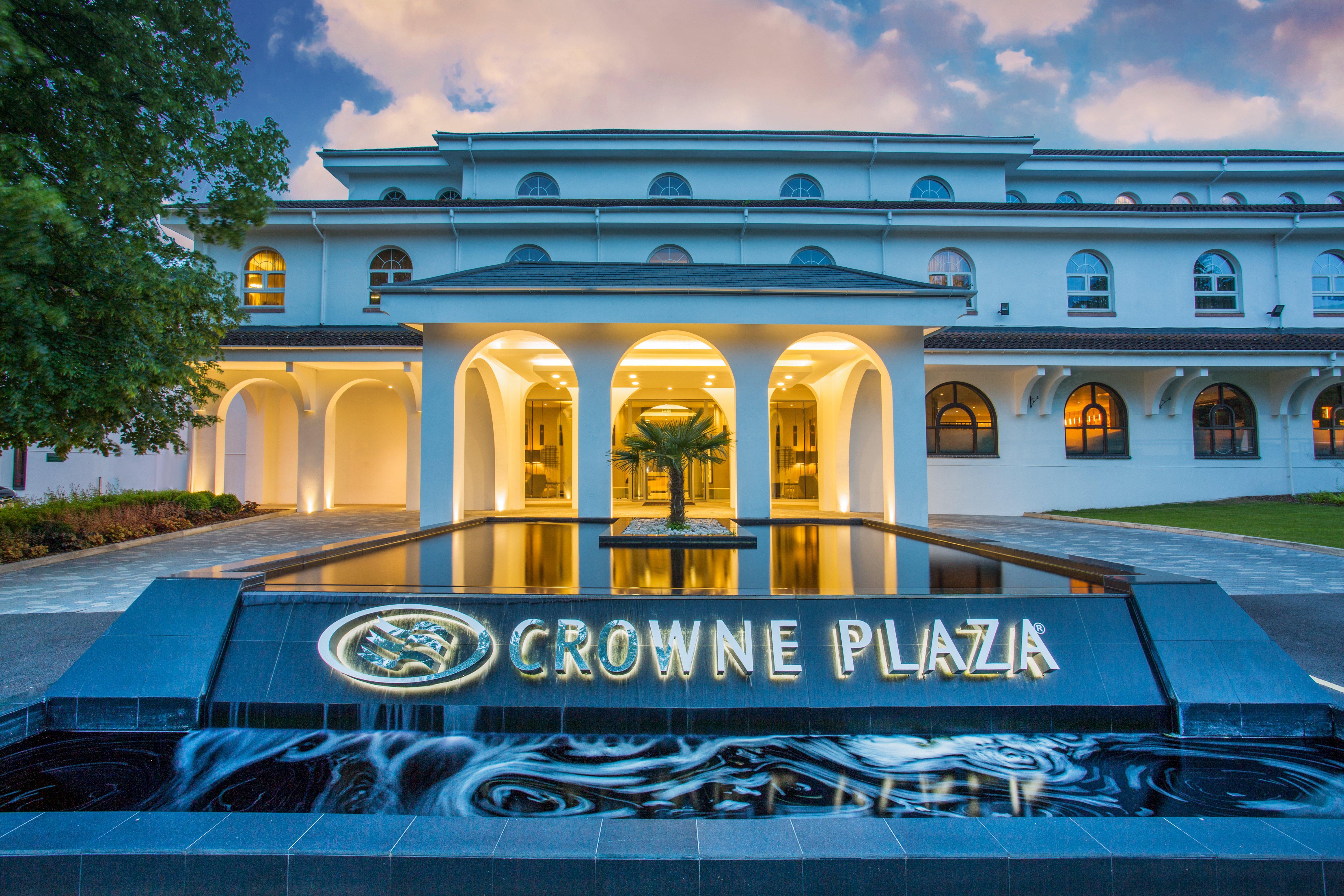 Hotel Crowne Plaza Gerrards Cross By Ihg Beaconsfield Exterior foto
