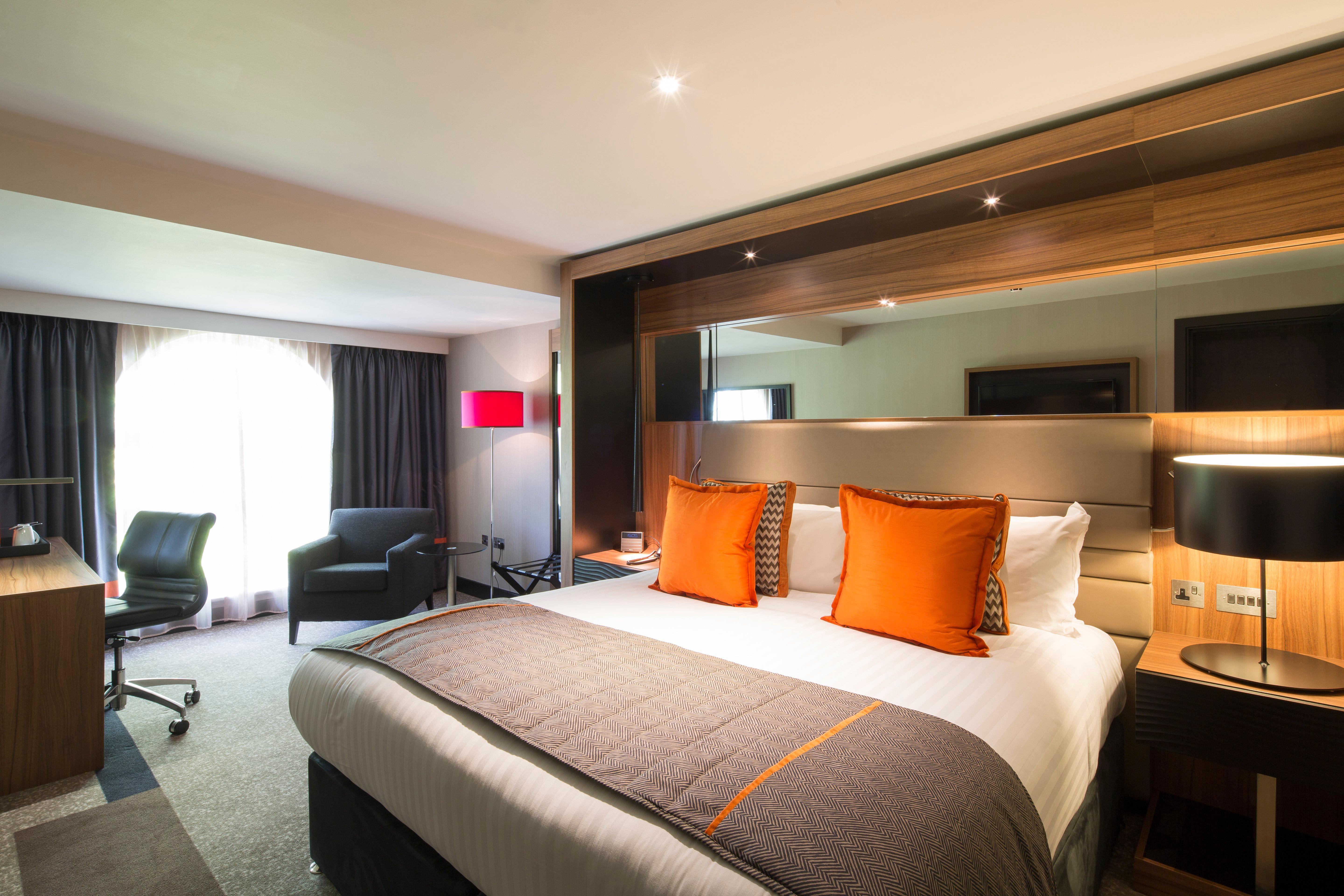 Hotel Crowne Plaza Gerrards Cross By Ihg Beaconsfield Exterior foto