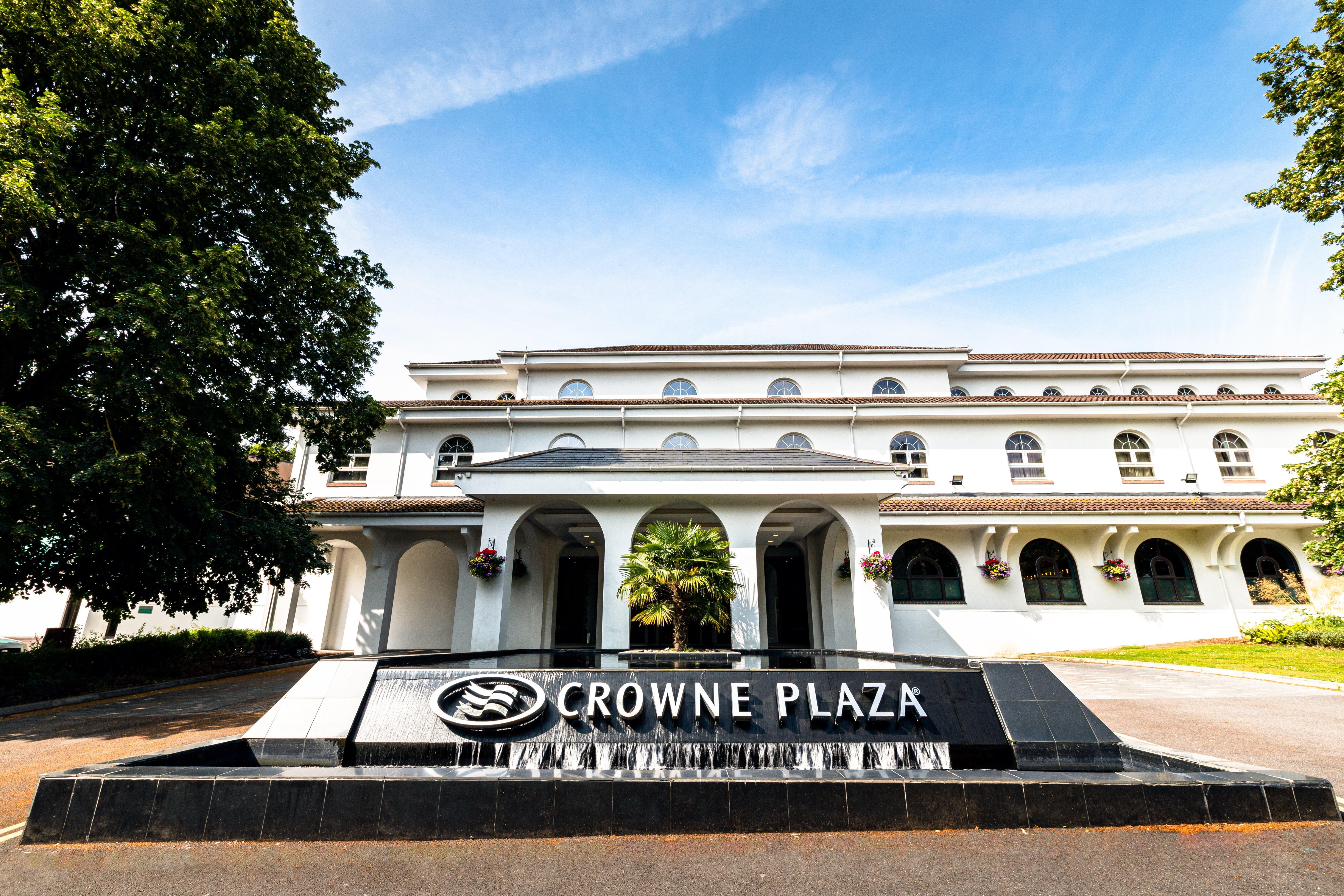 Hotel Crowne Plaza Gerrards Cross By Ihg Beaconsfield Exterior foto