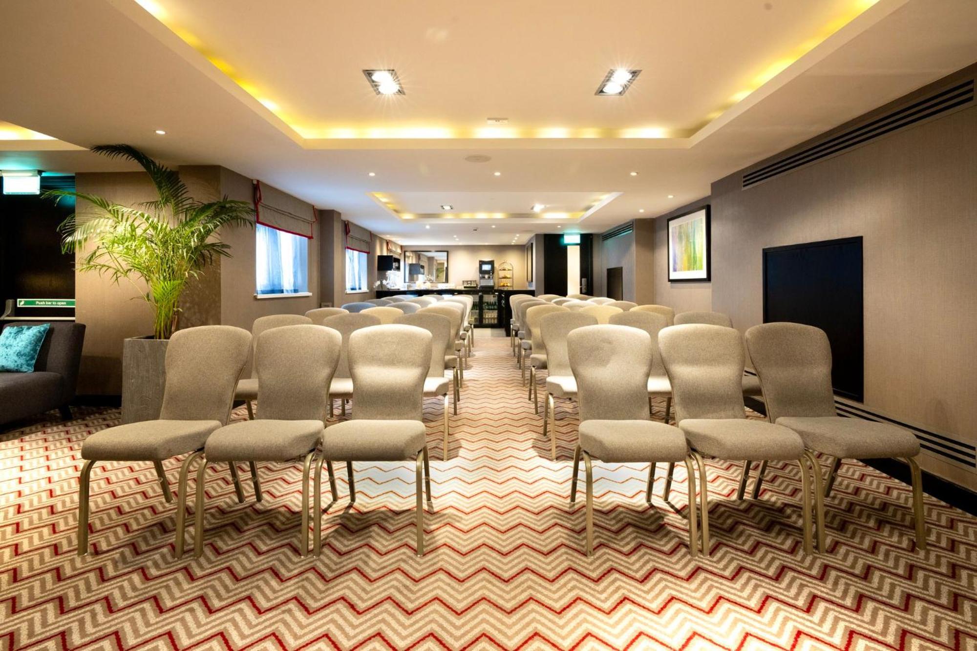 Hotel Crowne Plaza Gerrards Cross By Ihg Beaconsfield Exterior foto