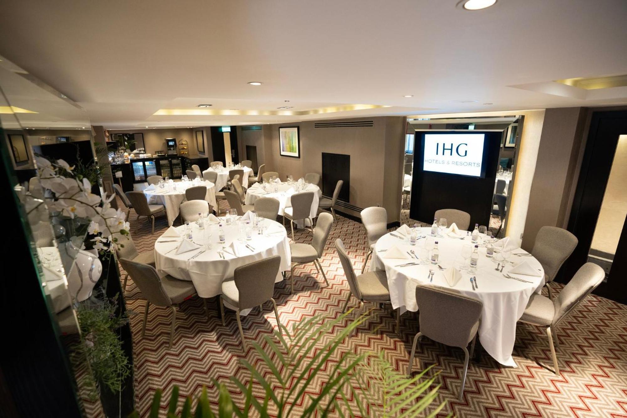 Hotel Crowne Plaza Gerrards Cross By Ihg Beaconsfield Exterior foto
