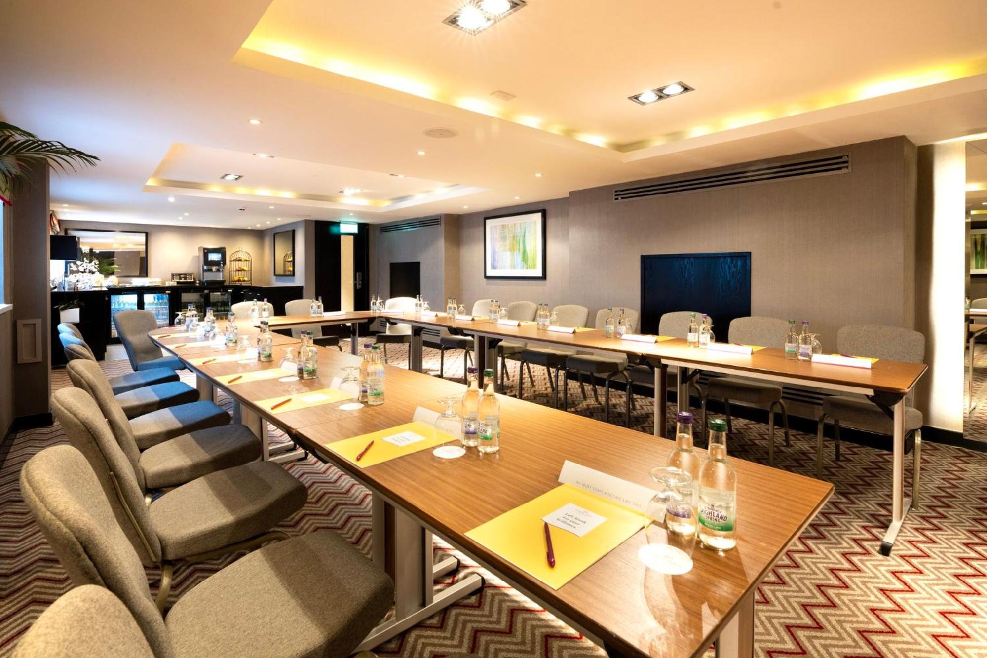 Hotel Crowne Plaza Gerrards Cross By Ihg Beaconsfield Exterior foto