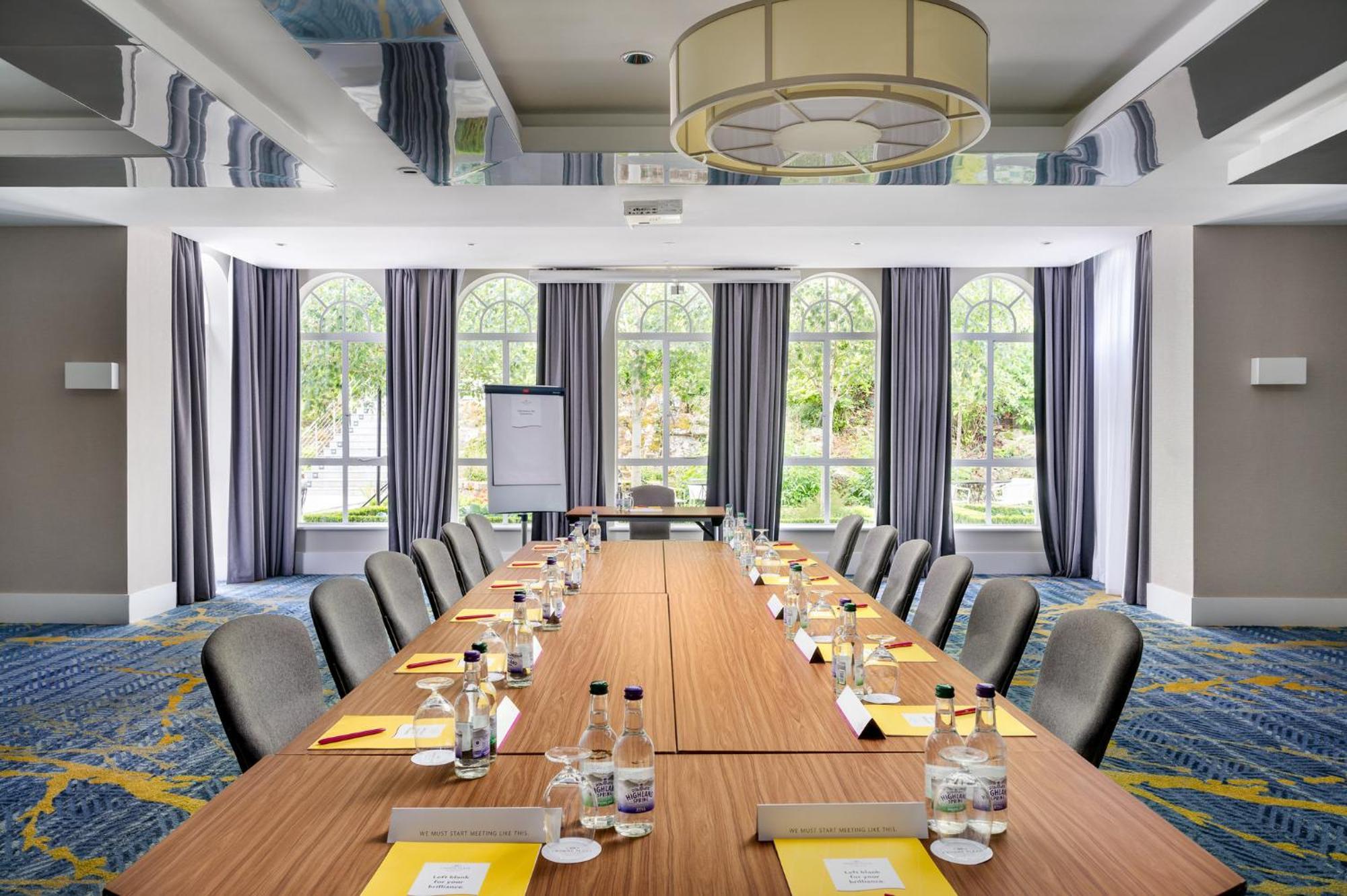 Hotel Crowne Plaza Gerrards Cross By Ihg Beaconsfield Exterior foto
