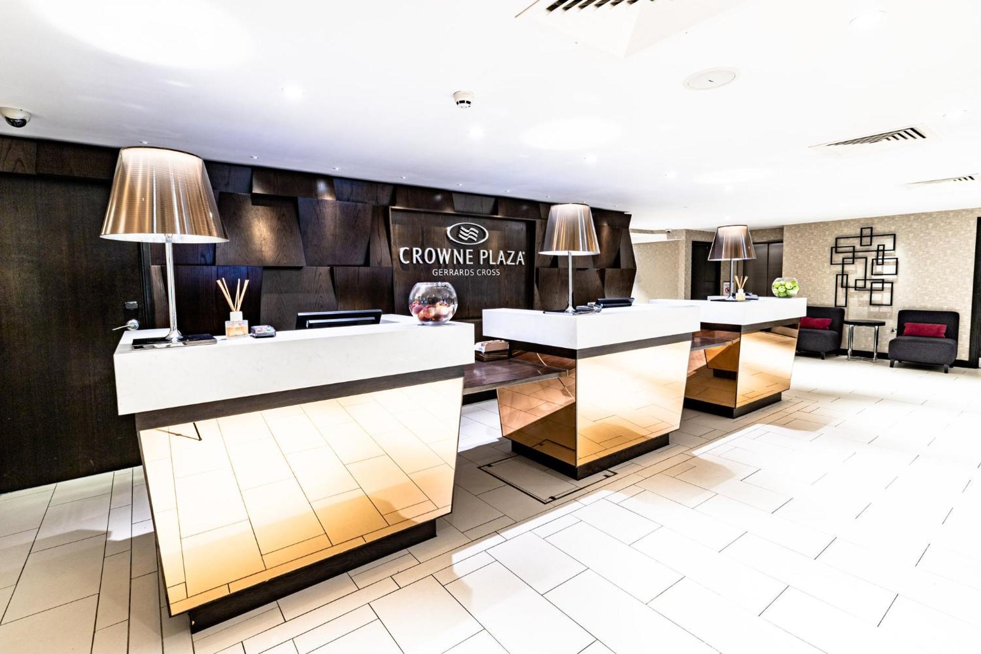 Hotel Crowne Plaza Gerrards Cross By Ihg Beaconsfield Exterior foto