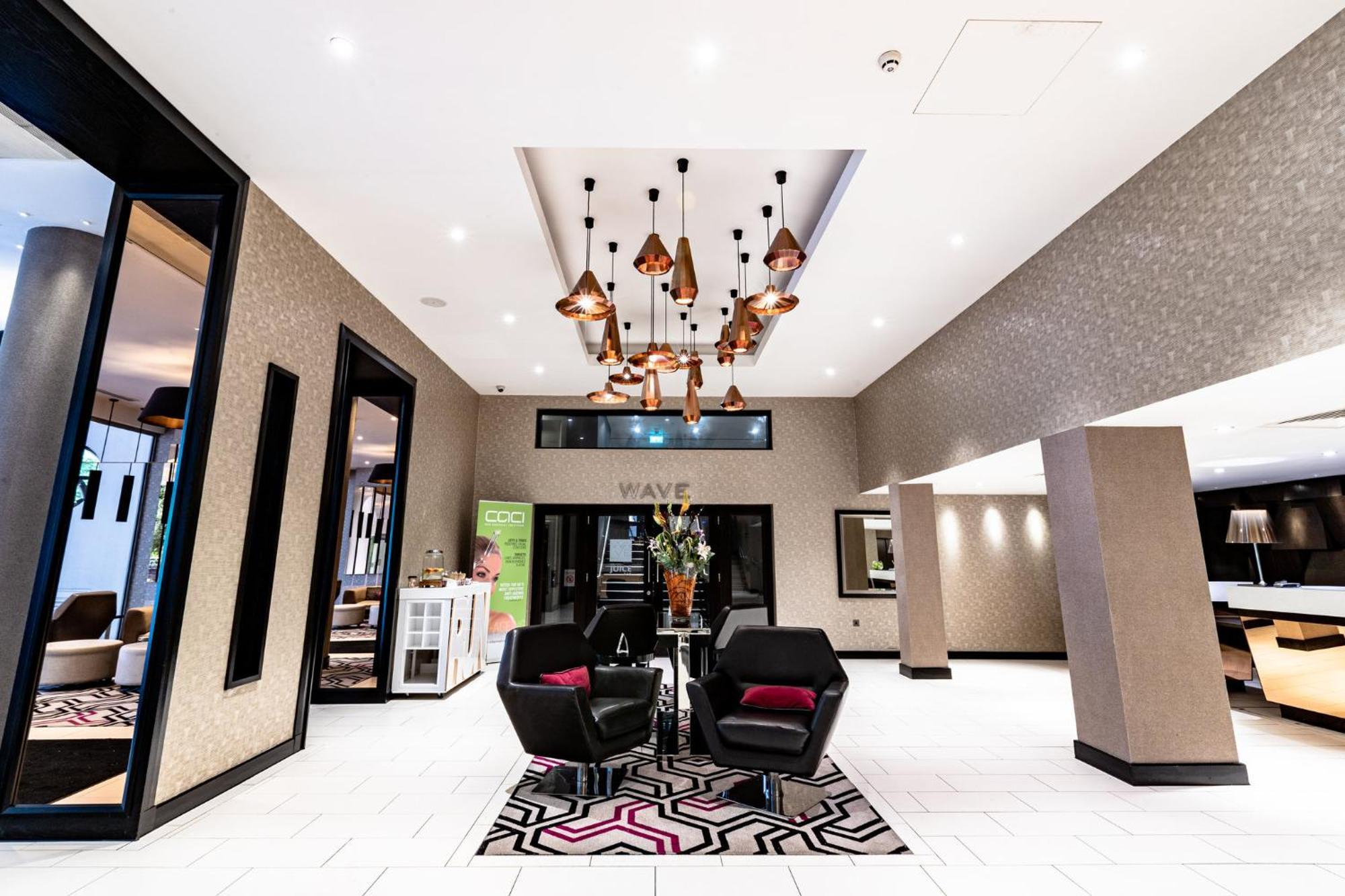 Hotel Crowne Plaza Gerrards Cross By Ihg Beaconsfield Exterior foto